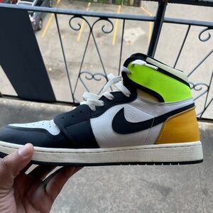 Jordan 1 Retro University Gold